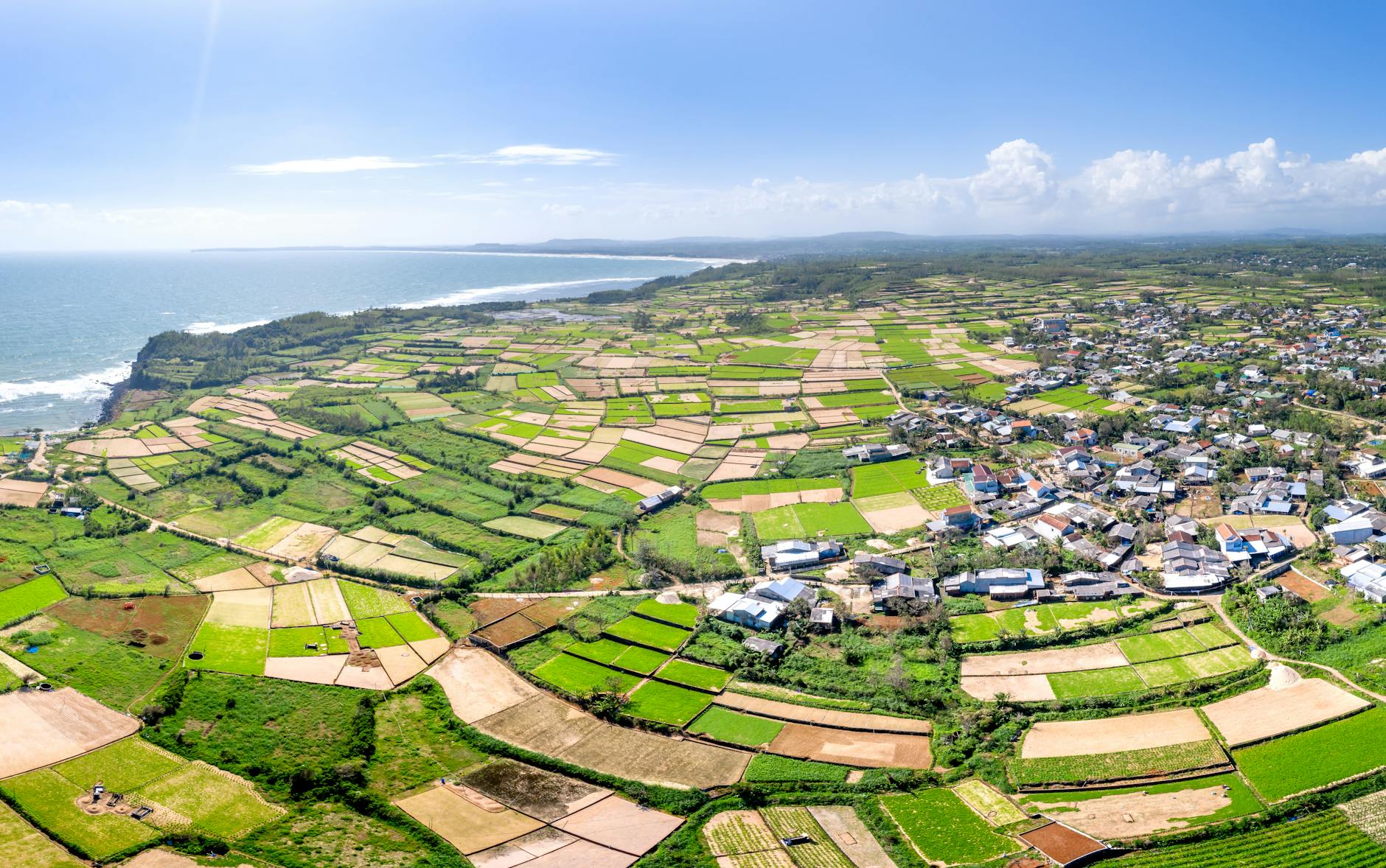 Sertifikat Tanah Elektronik adalah dokumen digital yang diterbitkan oleh kantor pertanahan untuk mengurus dan mengelola hak milik atas tanah secara online