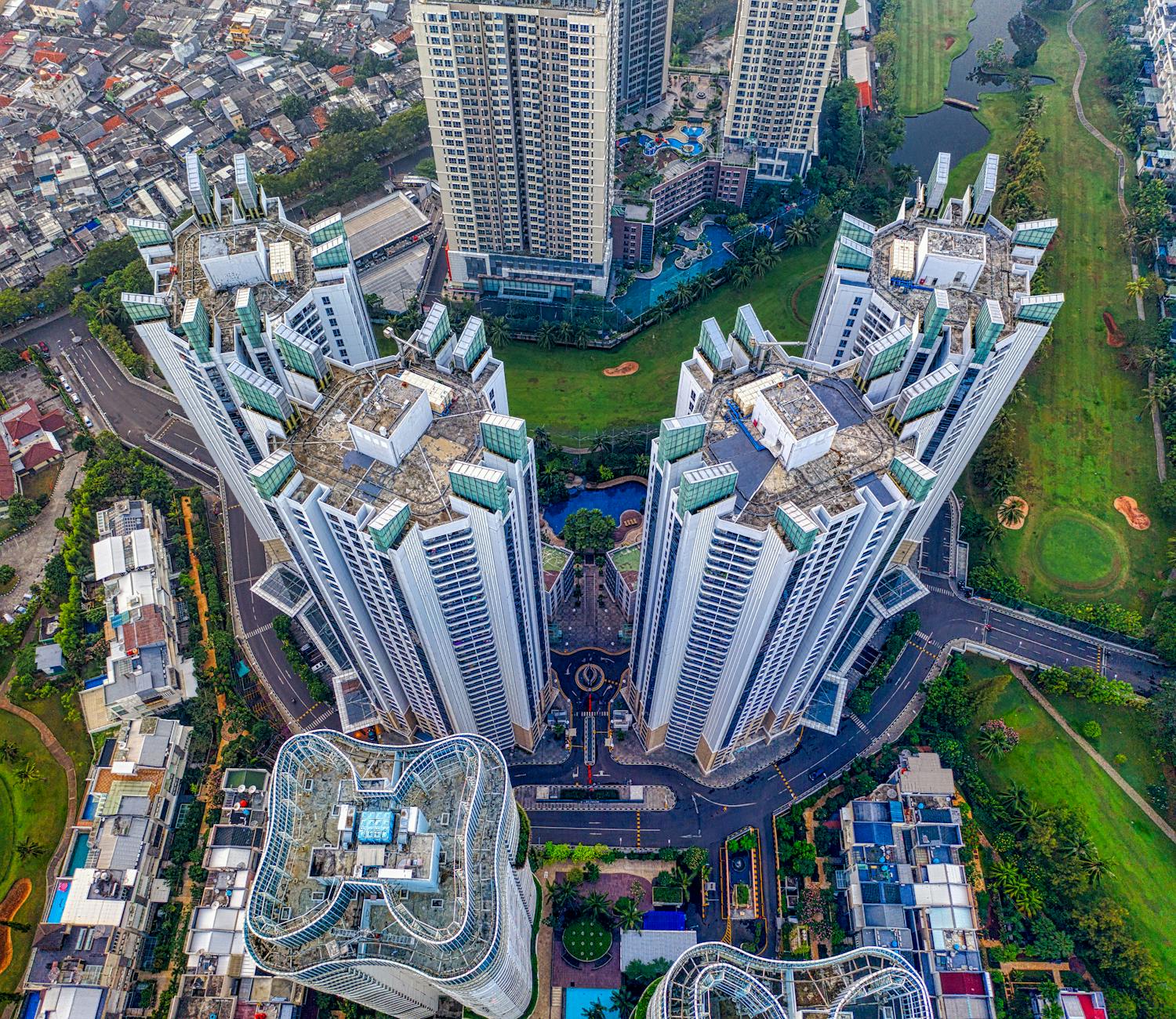 Pembangunan infrastruktur kota dengan fokus pada pembangunan fisik, pertanahan, dan perumahan yang modern dan berkelanjutan